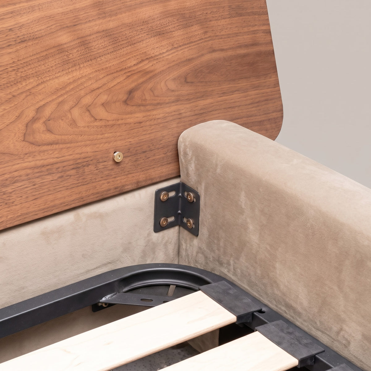 Frankie Queen Bed in Natural velvet, headboard bracket and walnut grain close-up