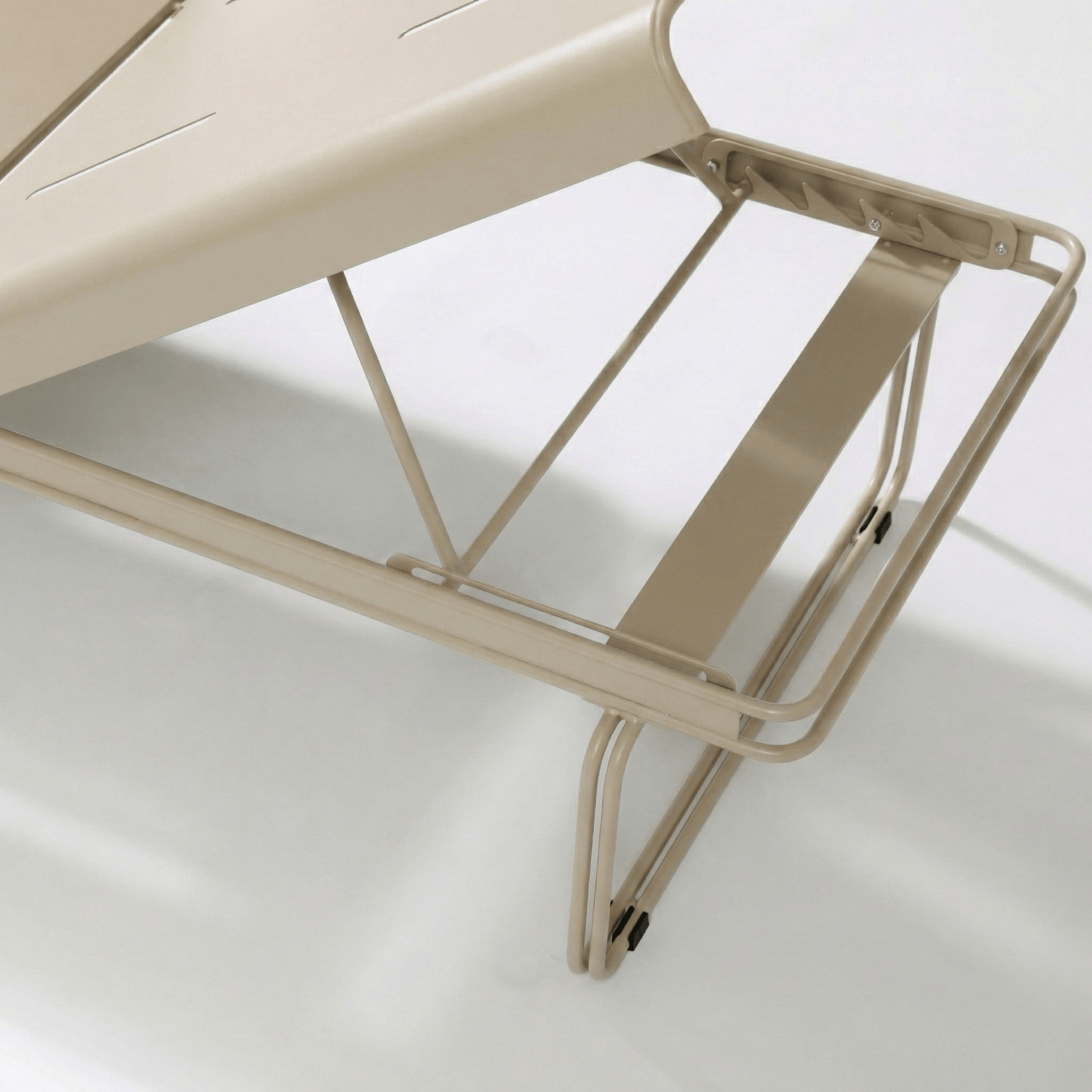 Seek & Ramble Sunbed Parco Outdoor Sun Lounger Sand