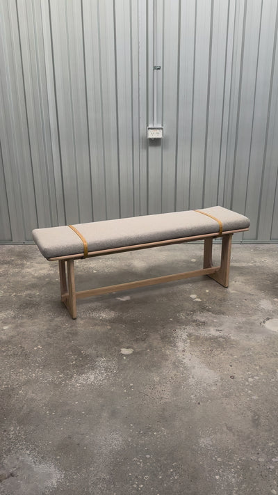 Oscar 1.4m oak bench