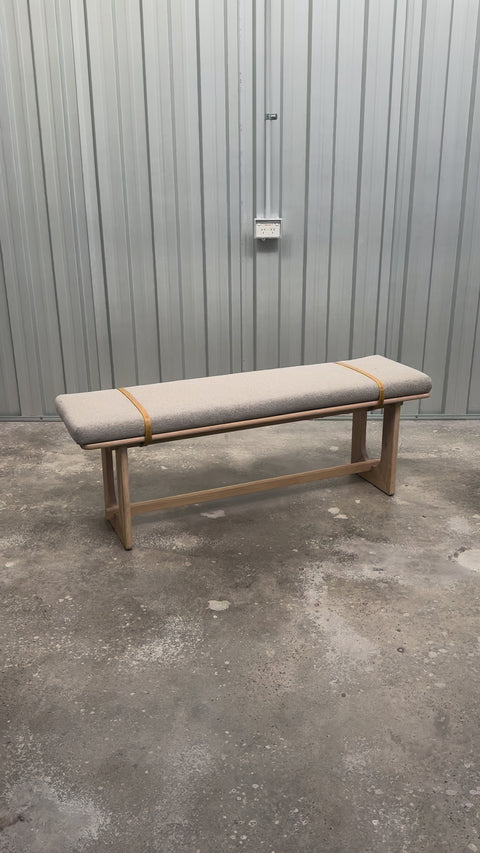 Oscar 1.4m oak bench